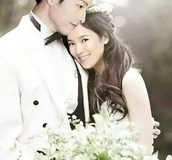 兄妹婚礼相隔9天，父亲从载歌载舞变脆弱哭泣